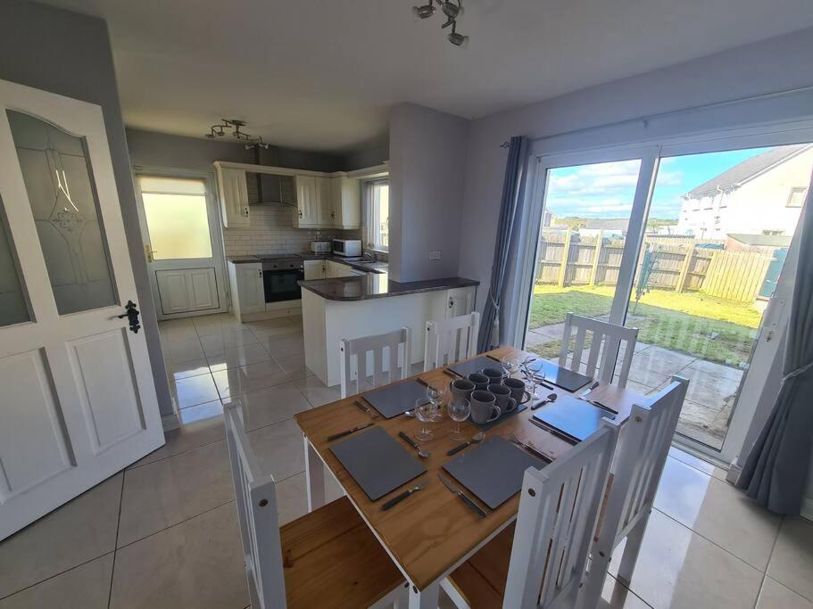 Bundoran Seaside Stays House - Wifi, Large Spacious Home エクステリア 写真