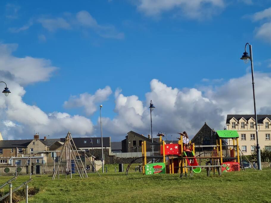 Bundoran Seaside Stays House - Wifi, Large Spacious Home エクステリア 写真