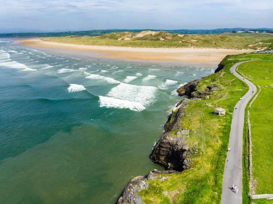 Bundoran Seaside Stays House - Wifi, Large Spacious Home エクステリア 写真