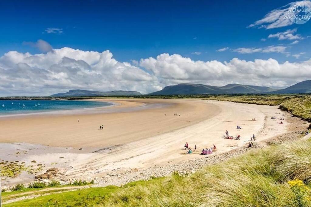 Bundoran Seaside Stays House - Wifi, Large Spacious Home エクステリア 写真