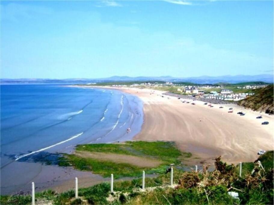 Bundoran Seaside Stays House - Wifi, Large Spacious Home エクステリア 写真