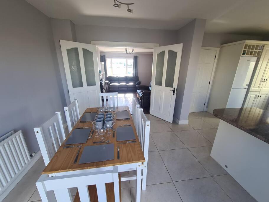 Bundoran Seaside Stays House - Wifi, Large Spacious Home エクステリア 写真