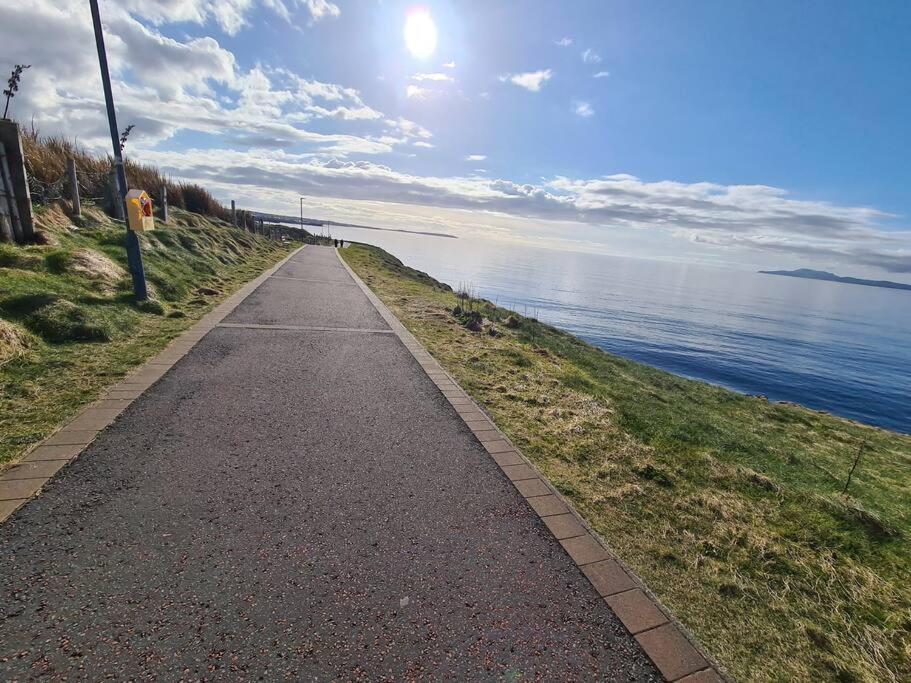 Bundoran Seaside Stays House - Wifi, Large Spacious Home エクステリア 写真